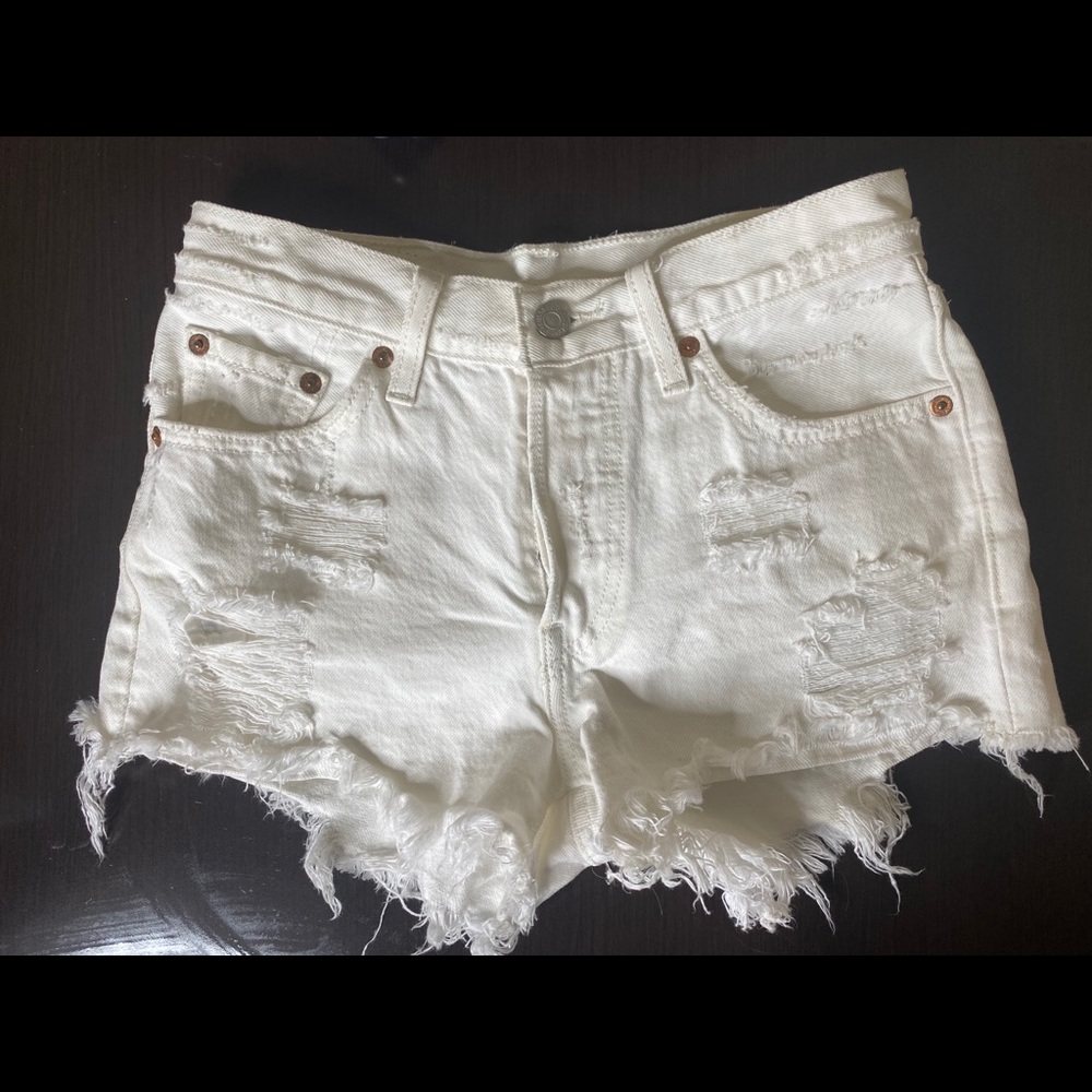 NEW white jean shorts- Levi
